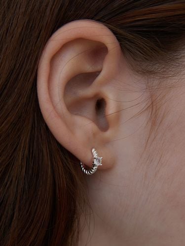 Rope in Cubic Round Hoop Earring - TATIANA - Modalova