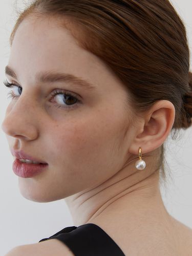 Pearl D Ring Hoop Earring - TATIANA - Modalova