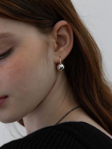 Imprint Ball Hoop Earring - TATIANA - Modalova