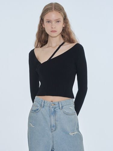 Strap Button Knit Top_Black - DIAGONAL - Modalova