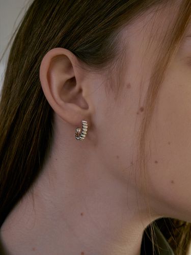 Ridged Hoop Earrings - ma.mo - Modalova