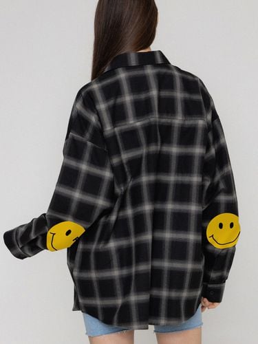 Elbow Dot Smile Oversized Plaid Shirt - 3colors - GRAVER - Modalova