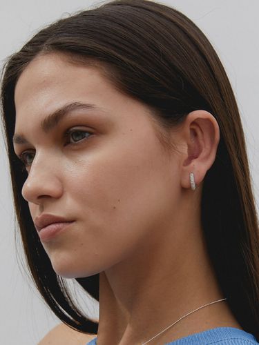 Pave One Touch Earring_Silver - MIDNIGHT MOMENT - Modalova