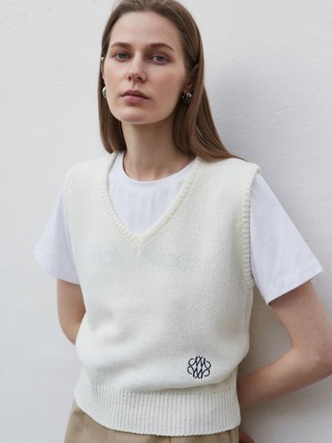 Modern V-neck Vest_Cream - NICK&NICOLE - Modalova