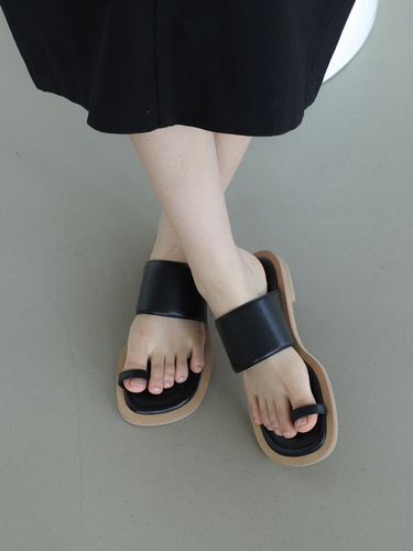 Hug Flip Flop Sandals 23047_ Black - MOL:pin - Modalova