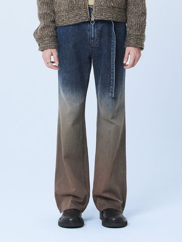 Gradient Flare Belt Denim Pants_Brown - MARTINPLAN - Modalova