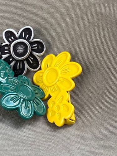 Flower Brooch Yellow - MARTINPLAN - Modalova