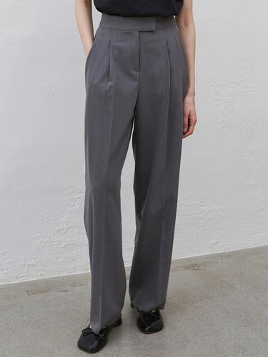 Classic Two Tuck Slacks_Gray - NICK&NICOLE - Modalova