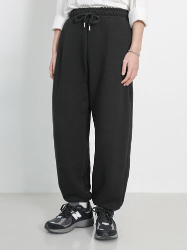 Wood One-Tuck Training Jogger Pants _ - FANACULT - Modalova