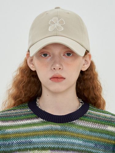 Flower Ball Cap [Beige] - UNALLOYED - Modalova