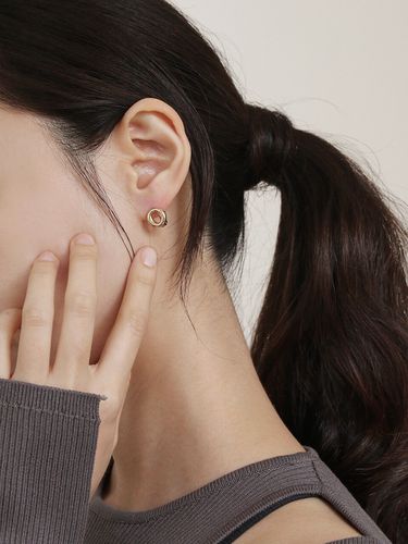 One Touch Minimal Circle Earring - Shertz - Modalova