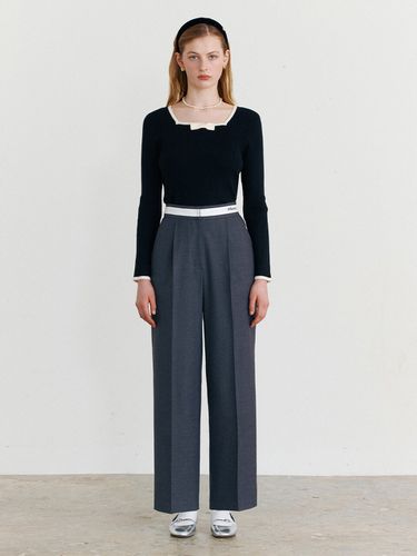 Logo Pin Tuck Slacks_Charcoal - ROLAROLA - Modalova