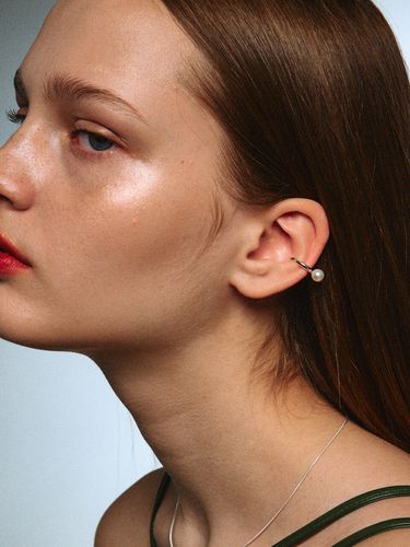 Moon Ear Cuff - MONDAY EDITION - Modalova