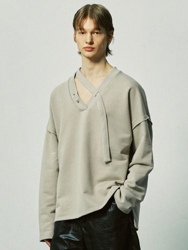 V-Neckline Layered String Piercing Sweatshirt - S SY - Modalova