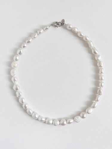 Classic Baroque Pearl Necklace - August Harmony - Modalova