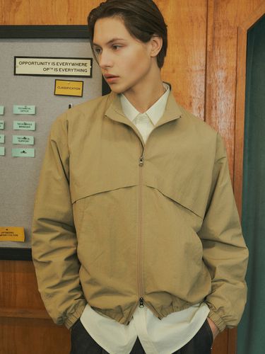 Curved Windbreaker [Beige] - HALBKREIS LAYOUT - Modalova