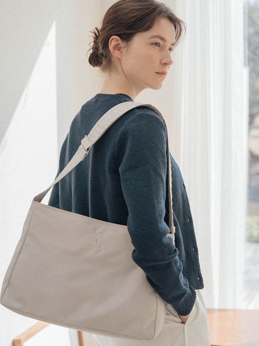 Comfy Cross Bag_Warm Grey - mucu and ebony - Modalova