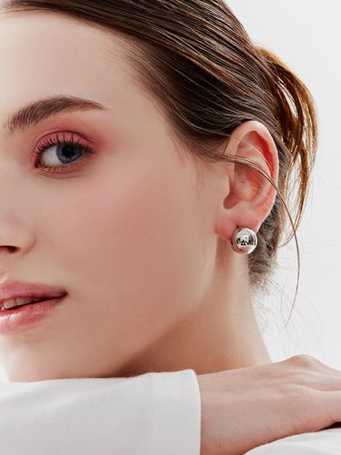 Bold Volume Ball One-touch Earrings - Shertz - Modalova