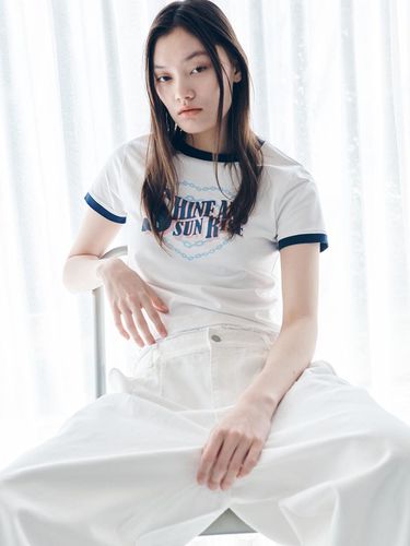 Shine Heart Graphic Tee_White - RAIVE - Modalova