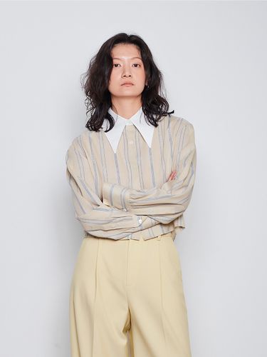 Marge Cropped Shirt _Blue - WMMSTUDIOS - Modalova