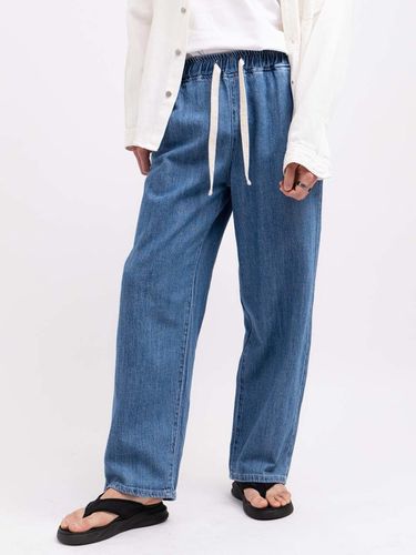 Easy Banding Wide Tapered Fit Denim Pants_Blue - DEEP SENSE - Modalova