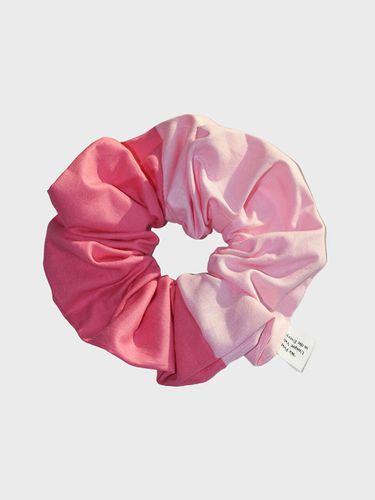 Contrast Scrunchie_Pink - usite - Modalova