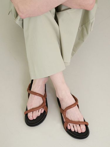 Milo Slides Leather_Brown - blanc sur blanc - Modalova