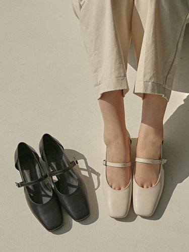 Travin Flat Shoes - LOWFLOW - Modalova