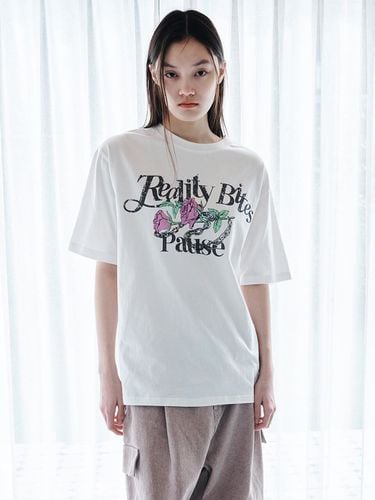 Rose Chain Graphic Tee_White - RAIVE - Modalova