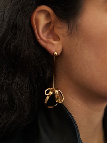 Bended Bow Earrings - 1064STUDIO - Modalova