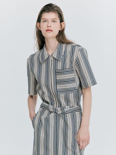 Back Hole Strip Shirt_Navy - WNDERKAMMER - Modalova