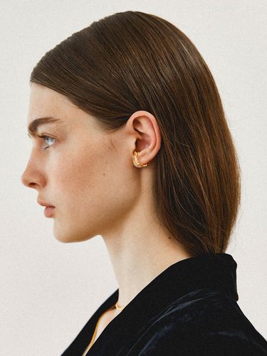 Essential Line 01EC Ear Cuff_ Gold - OOZE - Modalova