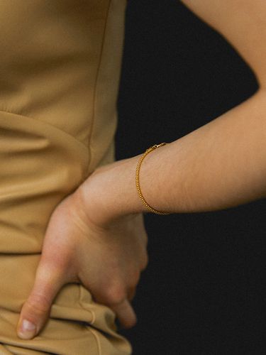 Essential Line 02B Bracelet_ Gold - OOZE - Modalova