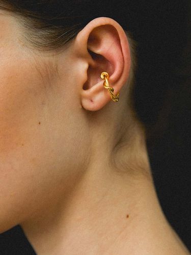 Essential Line 02EC Ear Cuff_ Gold - OOZE - Modalova