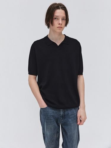 Essential Open Collar Half Sleeve Knit Top_Black - EZIO - Modalova