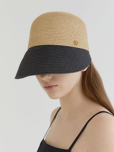 Basic Logo Pendant Raffia Cap_Beige / Black - halden - Modalova