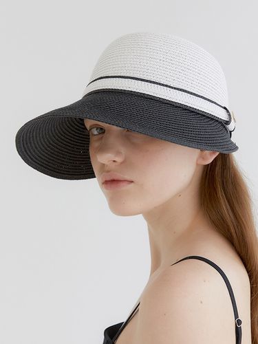 Belt Cloche Pendant Raffia Cap_White Black - halden - Modalova