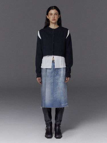 Slit Cropped Cardigan_Deep Charcoal - STUDIO TABLE - Modalova