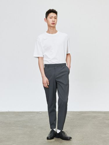 Cool Max Tapered Slacks [Charcoal] - THE KNIT COMPANY - Modalova