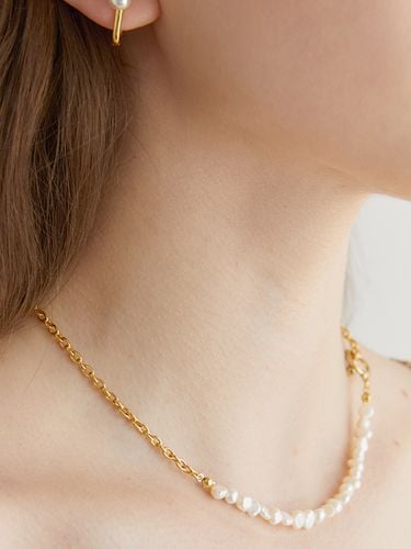 Pebble Freshwater Pearl Necklace_Gold - halden - Modalova