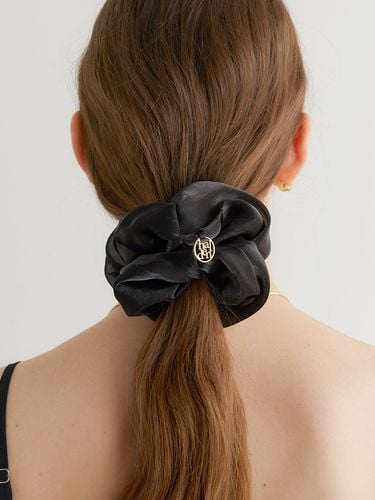 Silk Sheer Logo Pendant Scrunchie_Black - halden - Modalova