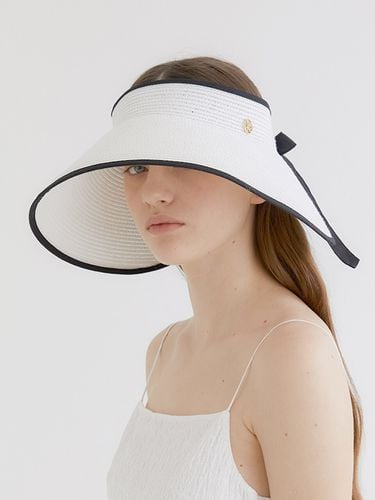 Wide Ribbon Logo Pendant Raffia Sun Visor_White - halden - Modalova