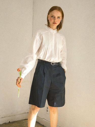 Two Tuck Bermuda Pants_Navy - DAUGHTER - Modalova