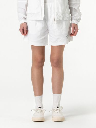 Essential Woven Shorts [White] - GOALSTUDIO - Modalova