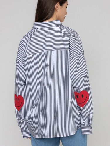 Elbow Heart Smile Oversized Striped Shirt - GRAVER - Modalova