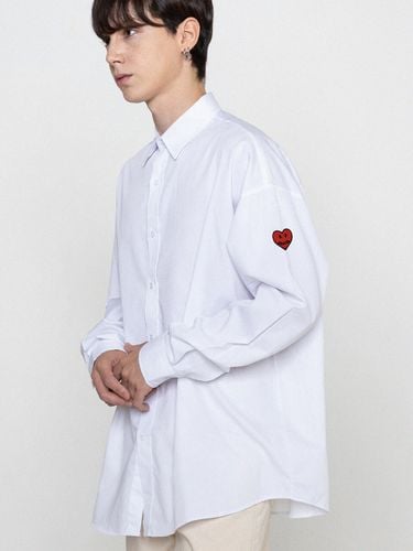 Sleeve Heart Logo Smile Oversized Shirt - GRAVER - Modalova