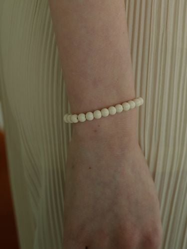 Cream Ball Bracelet - Less is more - Modalova