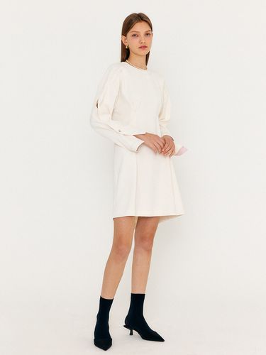 Woman Sleeve Wing Dress - GENERAL IDEA - Modalova