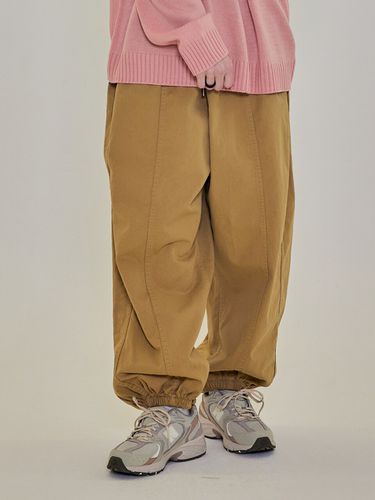 CB Cotton Wide Jogger Pant (Beige) - CARGOBROS - Modalova