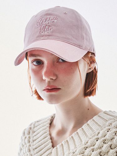 Spelling Powder Pink Ball Cap - SLEEPYSLIP - Modalova